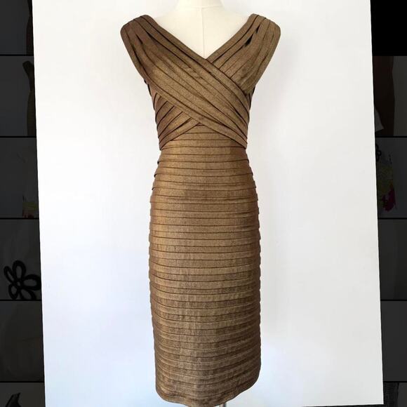 Y2K CACHE GOLD PLEATED V-NECK MIDI DRESS - Picture 2 of 6